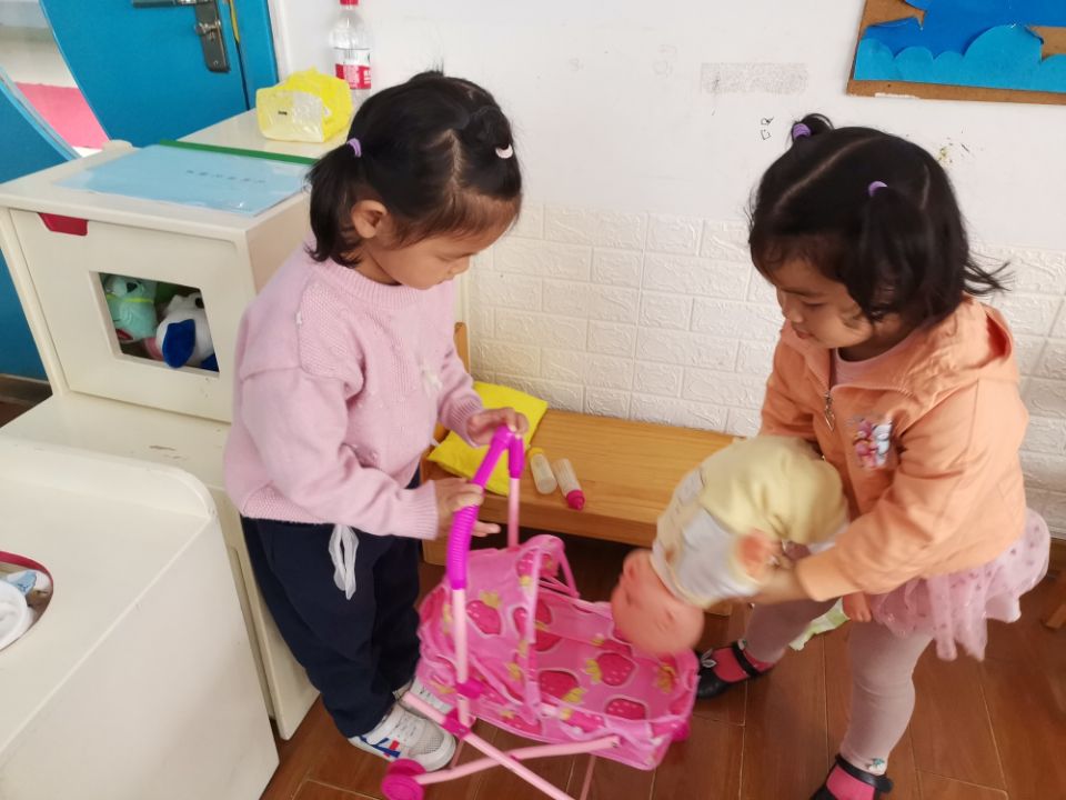 幼儿园里的玩具真好玩呀~