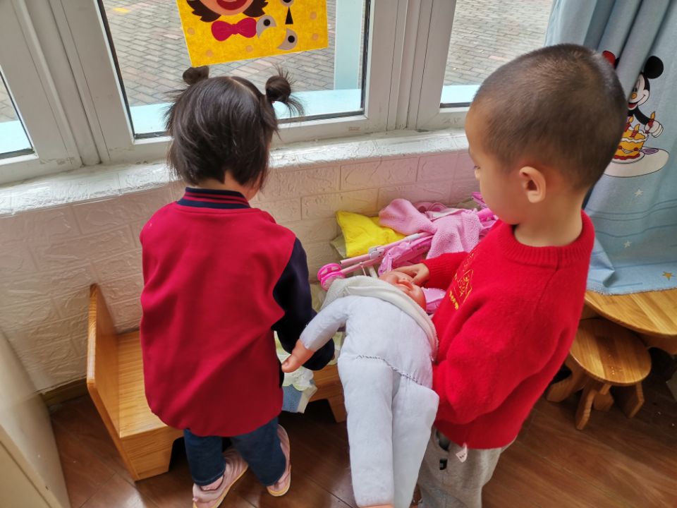 幼儿园里的玩具真好玩呀~