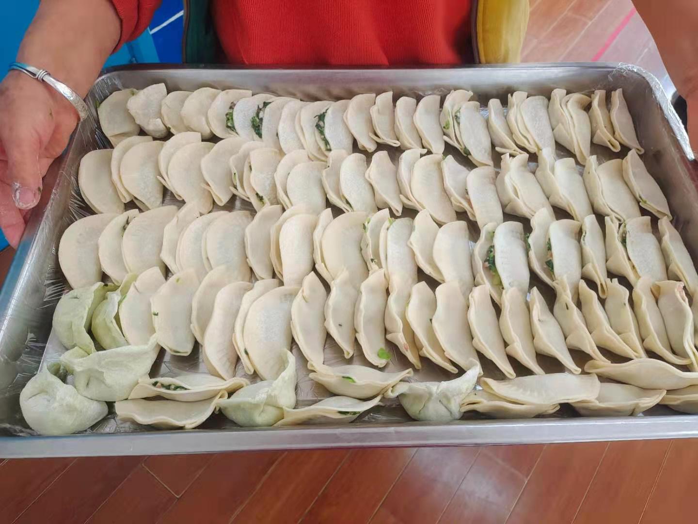 冬至包饺子